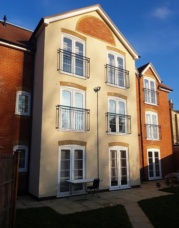 Ybc Court, Aldershot Apartment Exterior photo
